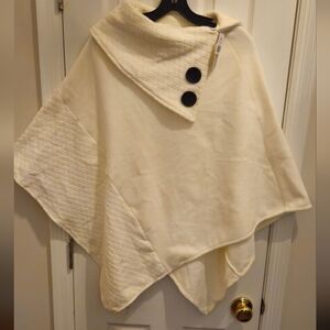 NWT - Le Mode Chic Cream Poncho w/Two Oversized Brown Buttons- One Size Fit Most